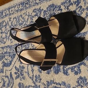 Adrienne Vitadini sz 9 black peep toe suede heels SH392